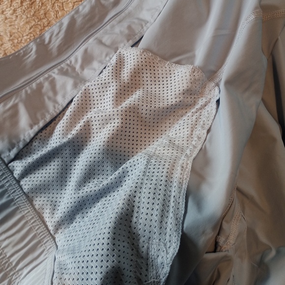 Adidas -  City Escape Jacket- Women's- SZ XL- NWT - Picture 4 of 11